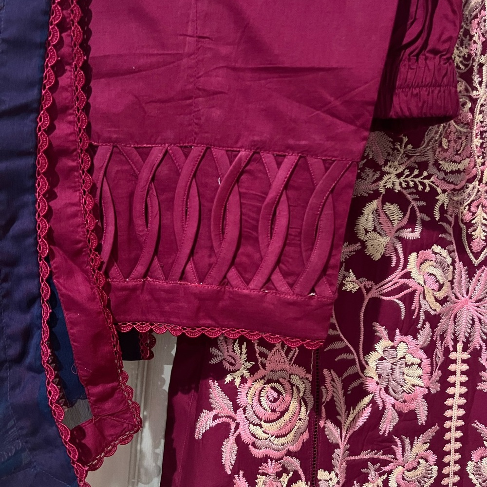 Pakistani Indian Designer Wear Summer Lawn - image 5